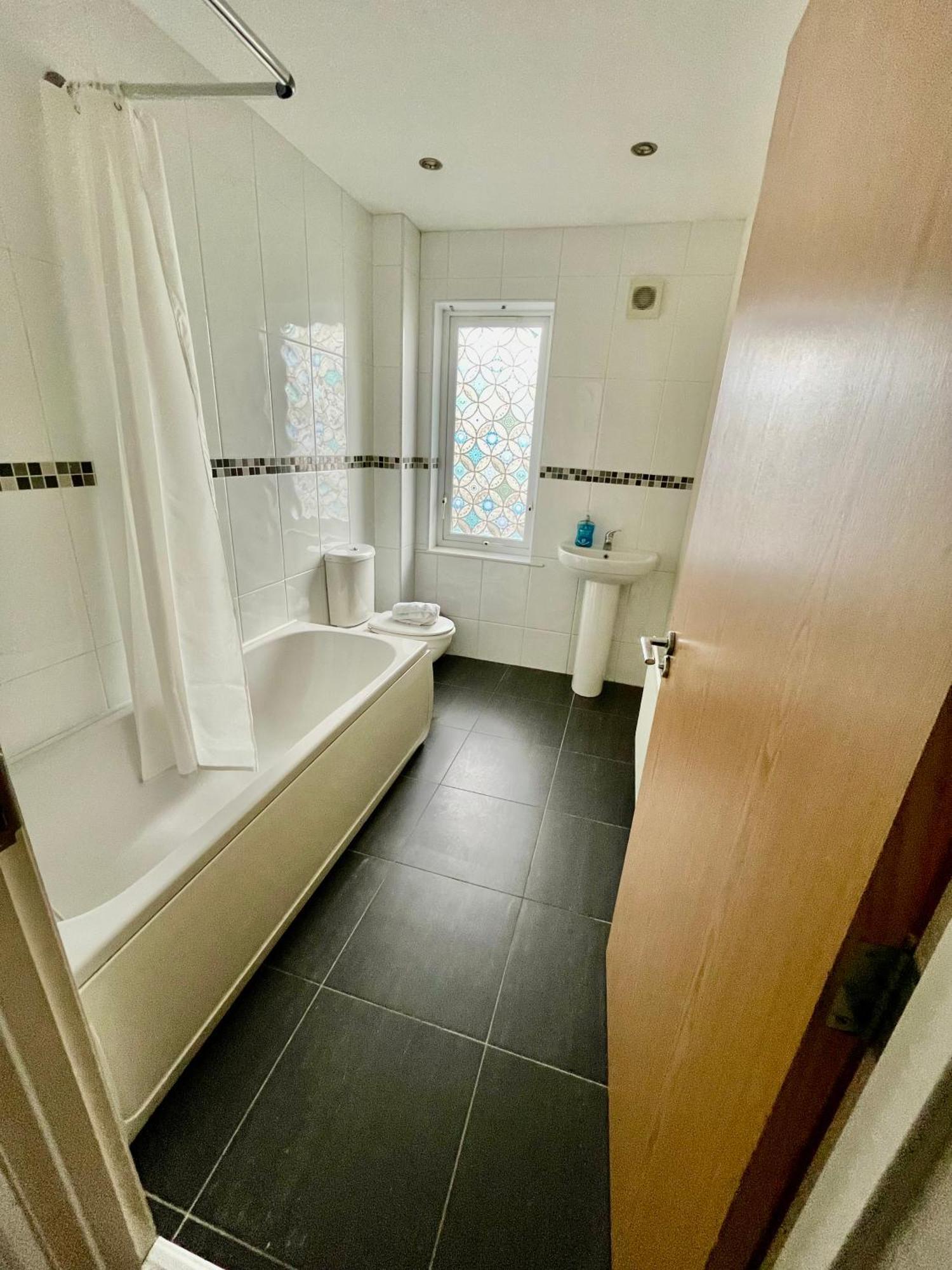 2 Bedroom City-Centre Apartment With Free Parking Belfast Exterior foto